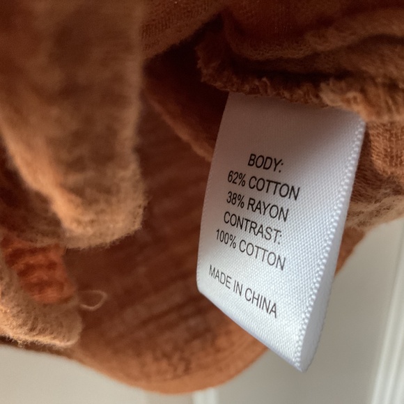 Flowy top by Red Haute Small - Picture 4 of 5